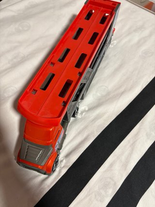 Camión de transporte de coches de juguete
