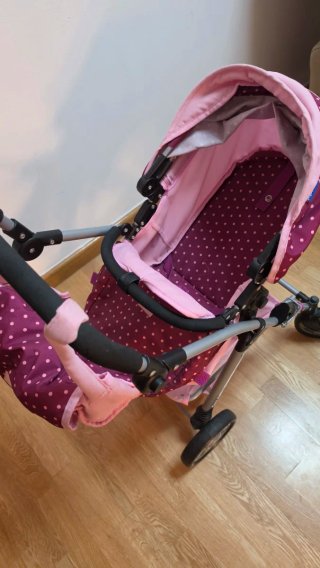 Carro de muñecas rosa con lunares