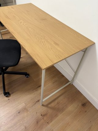 Escritorio y silla de oficina