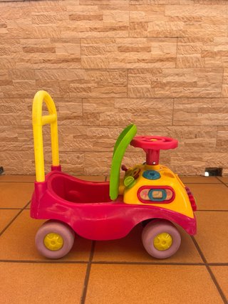 Correpasillos infantil amarillo y rojo