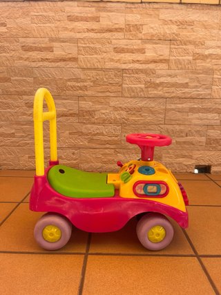Correpasillos infantil amarillo y rojo