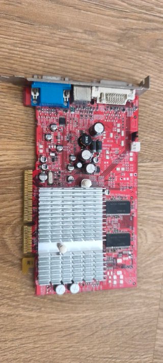 Gráfica ATI R96-LD3 AGP