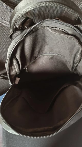 Mochila negra mediana