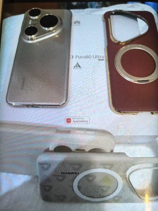 Huawei Pura 80 Ultra funda roja y dorada
