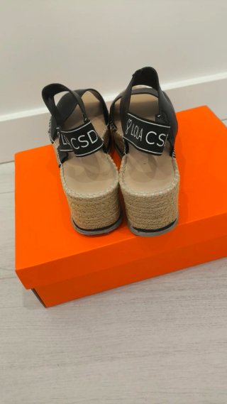 Sandalias cuña Lola Casademunt negras T41