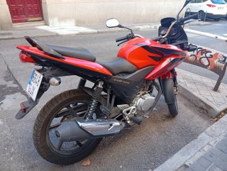 Honda CBF125 Roja y Negra
