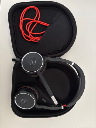 Auriculares Jabra Evolve 75 con funda
