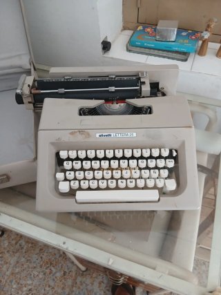 Máquina de escribir Olivetti Lettera 25