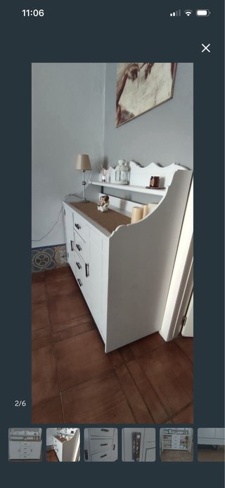 Aparador blanco de madera con cajones y ruedas