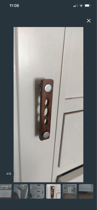 Aparador blanco de madera con cajones y ruedas