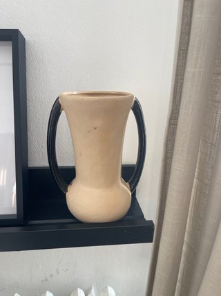 Jarrón de cerámica beige y negro