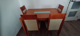 Sofá 3+2 plazas y mesa comedor con 4 sillas