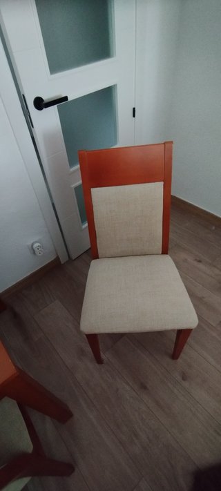 Sofá 3+2 plazas y mesa comedor con 4 sillas
