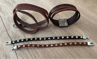 Lote 4 pulseras de cuero. Perfil solidario