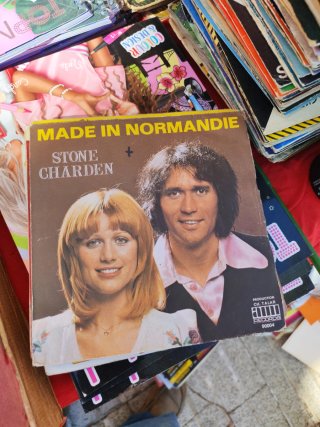 Lote 3 de 54 singles franceses