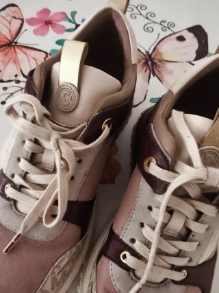 Zapatillas Michael Kors Beige y Doradas