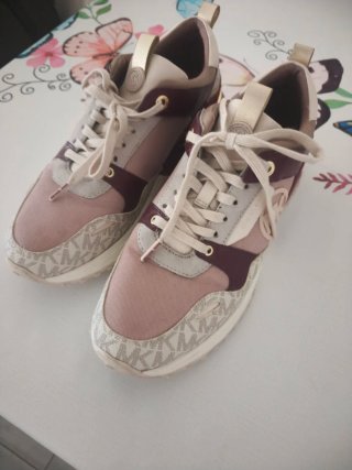 Zapatillas Michael Kors Beige y Doradas