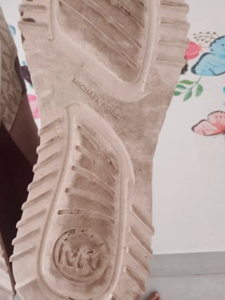 Zapatillas Michael Kors Beige y Doradas