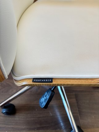 Silla de escritorio moderna blanca y madera
