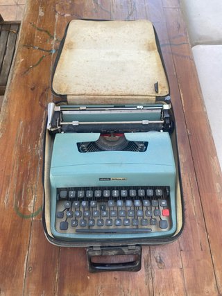 Máquina de escribir Olivetti Lettera 32