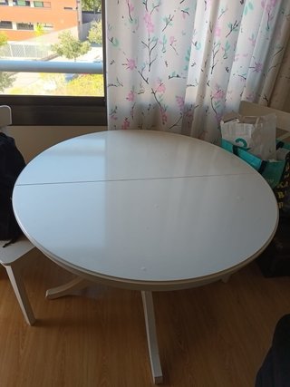Mesa redonda y sillas Rosentorp Ikea