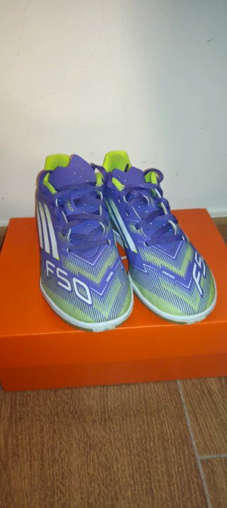 Botas fútbol sala Adidas F50 de niño talla 34
