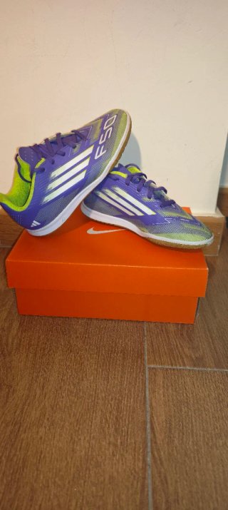 Botas fútbol sala Adidas F50 de niño talla 34