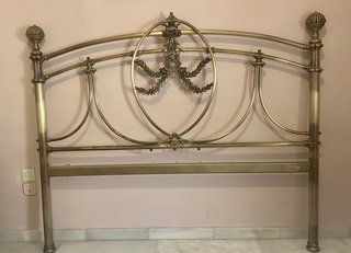Cabecero de forja dorado