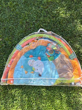 Manta de actividades para bebé con diseño de búho