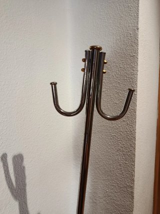 Perchero de pie, base de mármol.
