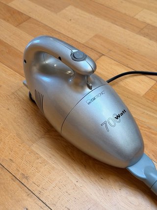Aspiradora de mano 700W con cable