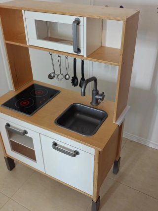 Cocinita IKEA DUKTIG + juguetes