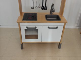 Cocinita IKEA DUKTIG + juguetes