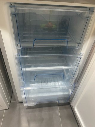 Congelador vertical Carrefour 68L