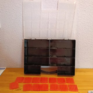 Maletín organizador gris con compartimentos