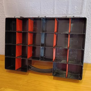 Maletín organizador gris con compartimentos