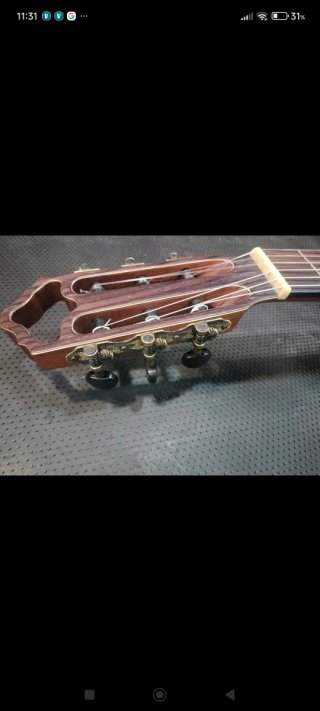 Guitarra artesanal APC de Koa MACIZA Y amplificada