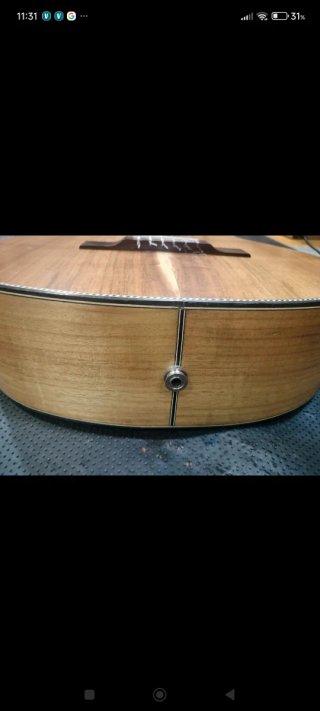 Guitarra artesanal APC de Koa MACIZA Y amplificada