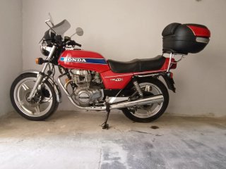 Honda CB400N Roja y Negra