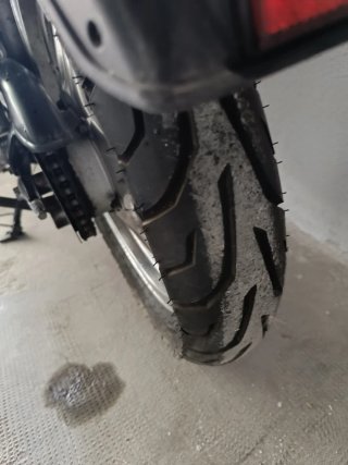 Honda CB400N Roja y Negra