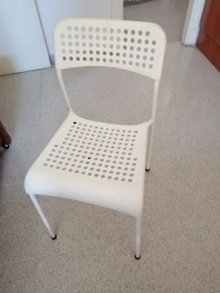 Sillas de plástico blancas