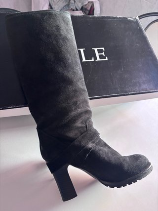 Botas altas de ante negro