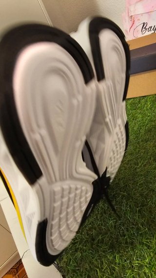 Zapatillas Fila Negras y Amarillas Talla 41