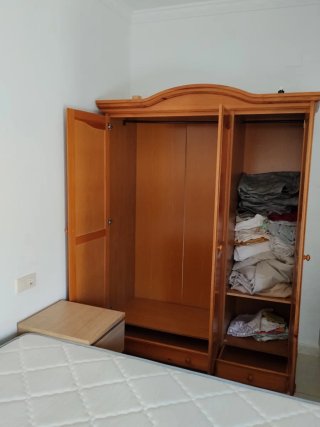 Armario de madera provenzal