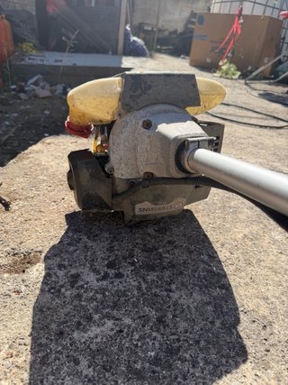 Desbrozadora con disco metálico