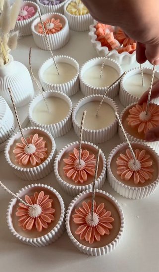 Velas artesanales cera de soja y figuras yeso