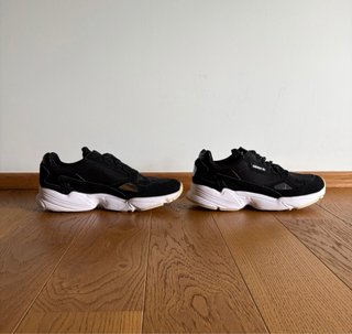 Sneakers Adidas Falcon W (nr. 43 e un terzo)