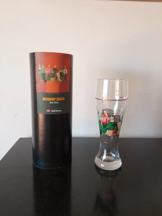 Varios vasos de cristal con diseño