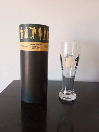 Varios vasos de cristal con diseño