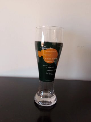 Varios vasos de cristal con diseño